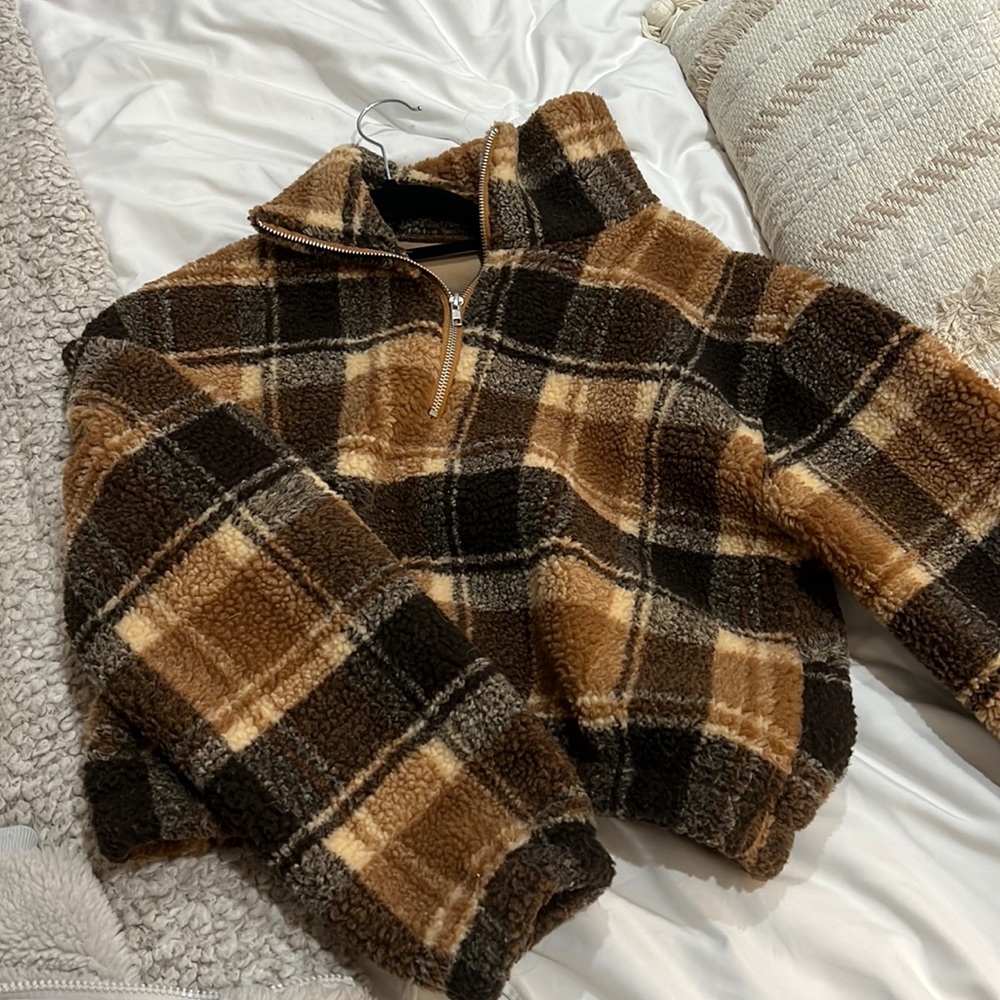 Fleece plaid half zip up!